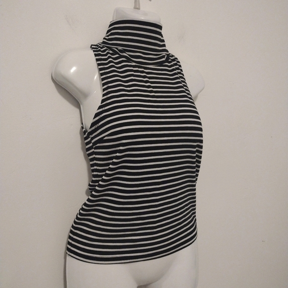 Factorie - Striped Sleeveless Turtleneck Top - Picture 5 of 11